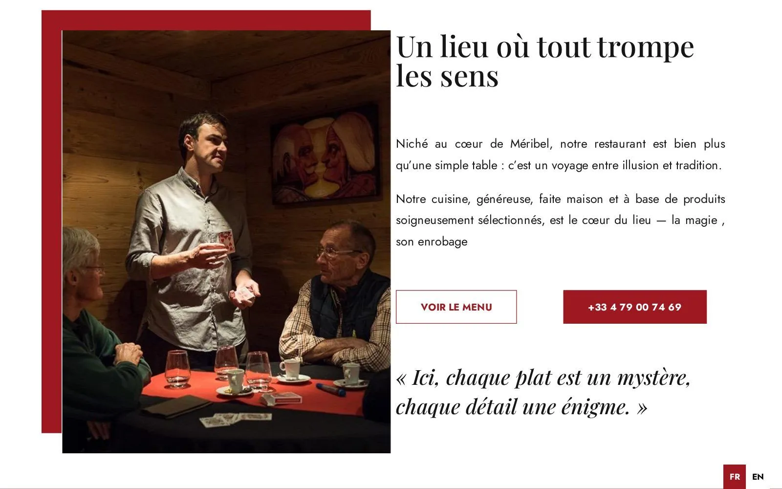 Section « Un lieu où tout trompe les sens » : photo du propriétaire faisant un tour de cartes à une table, texte et boutons Voir le menu et Appeler.